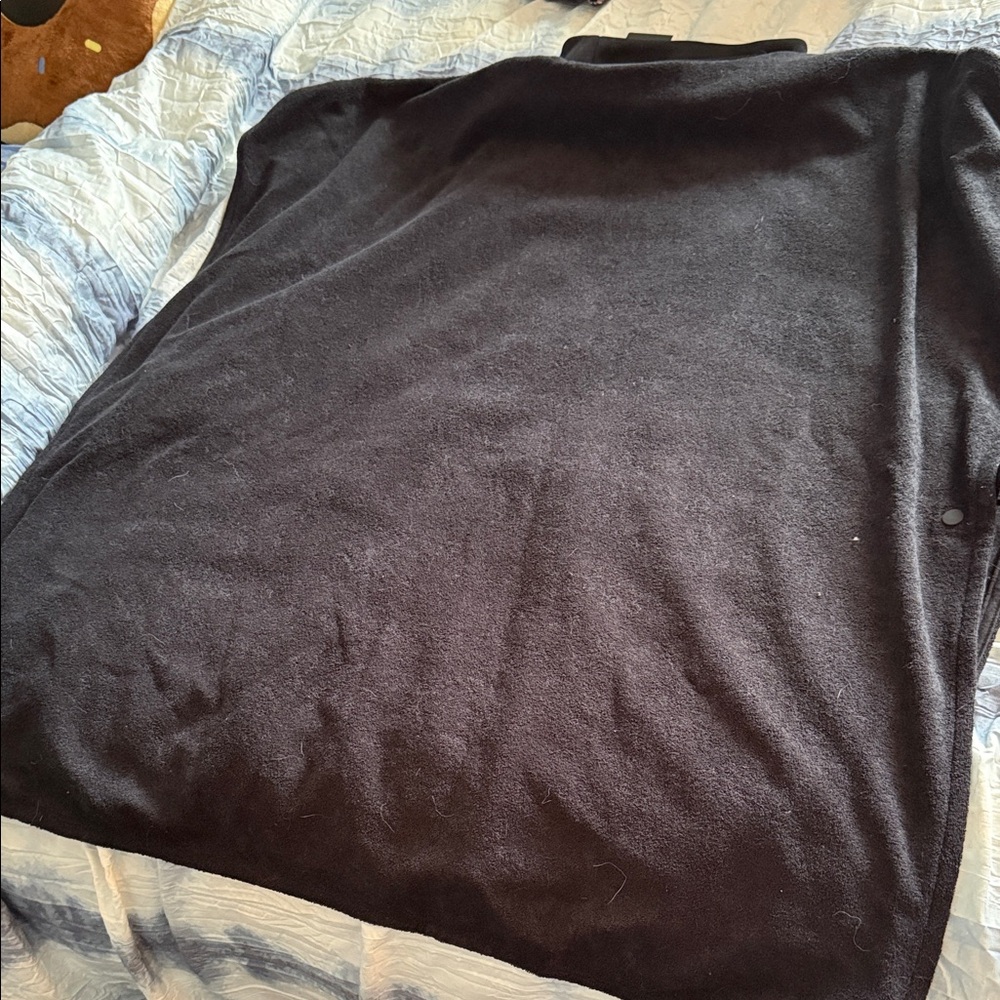 Adidas Women’s Poncho - Picture 7 of 10